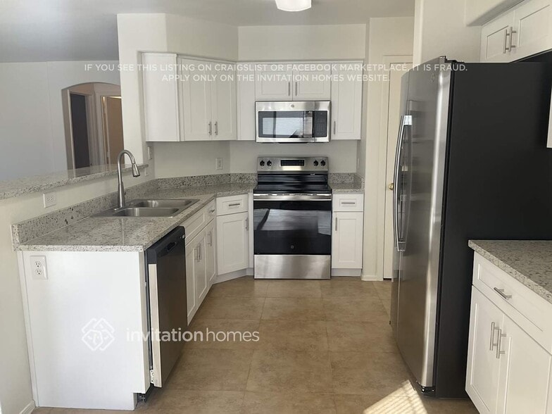 Building Photo - 8463 W Rue De Lamour