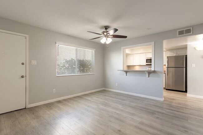 Large family room area - 6030 N 15th St