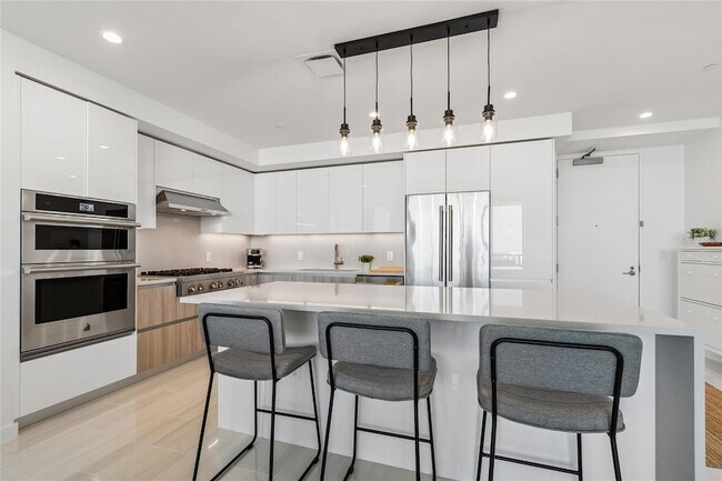 Building Photo - 400 Central Ave