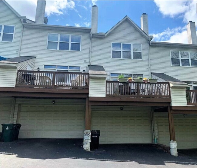 Building Photo - 2550 Cleinview Ave