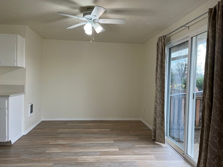 Dining room - 65 NE 19th St