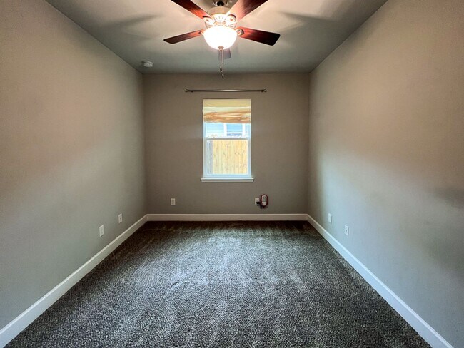 Building Photo - 3BR/2BA Home in Strawberry Fields