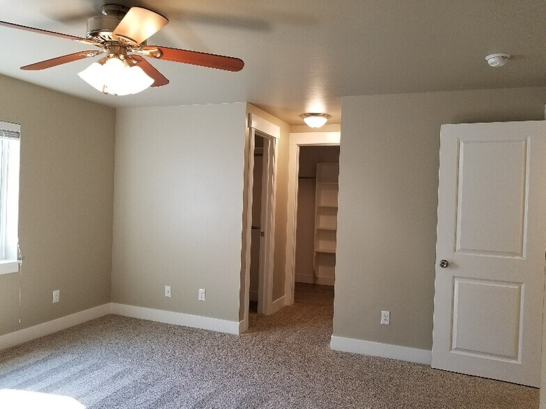 Building Photo - 464 N 300 E