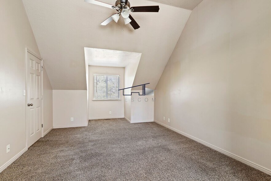 Building Photo - 1077 1675 S