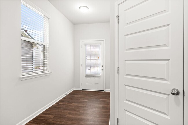 Building Photo - 4 Bed 2.5 Bath home in Gainesville!