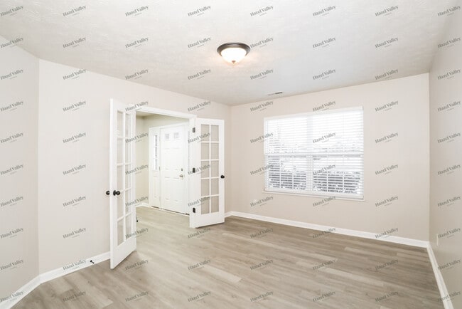 Building Photo - 915 Regency Ct