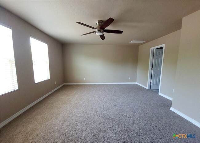 Building Photo - 213 Mary Max Cir