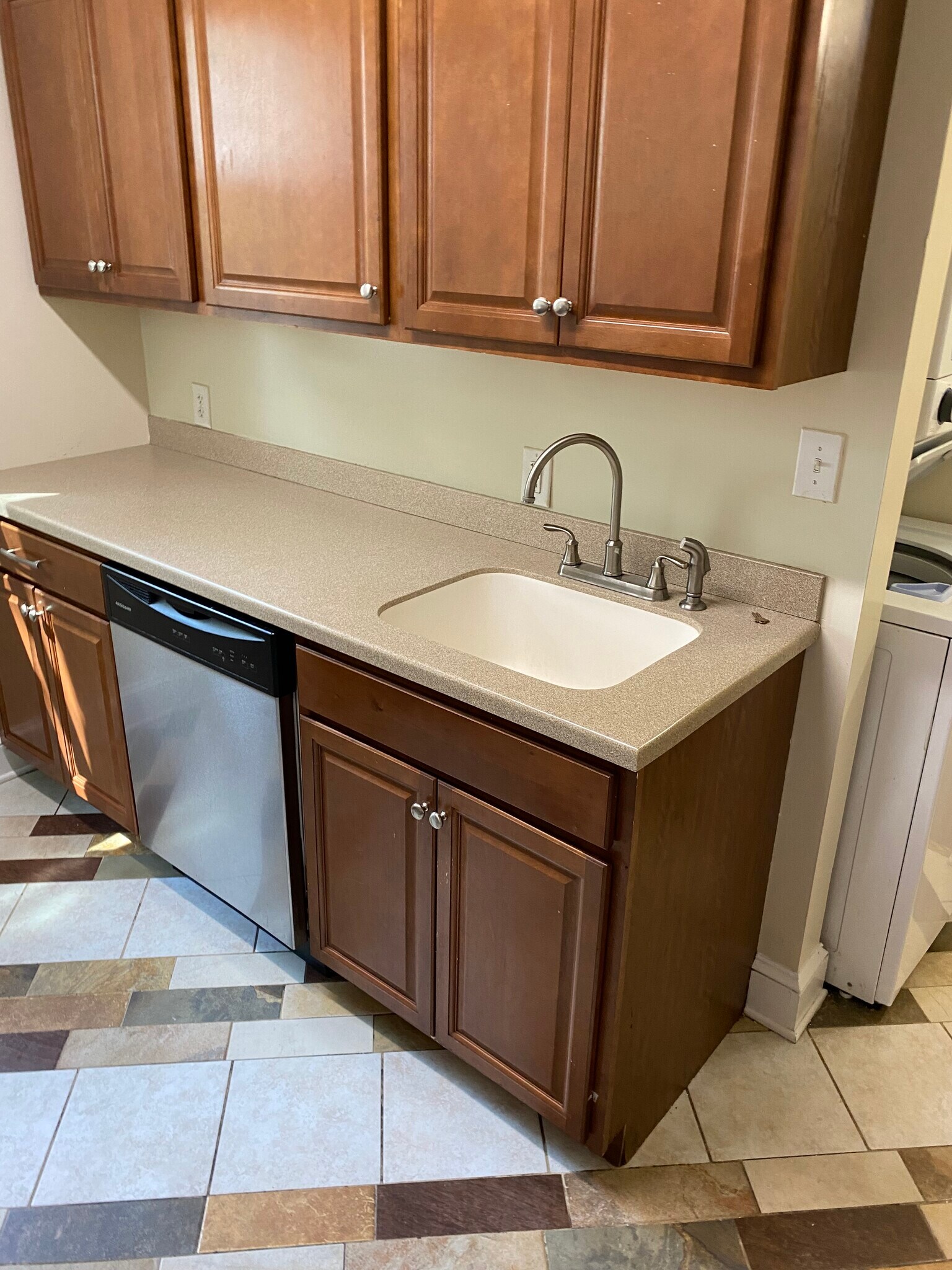 Building Photo - 3009 Ellwood Ave