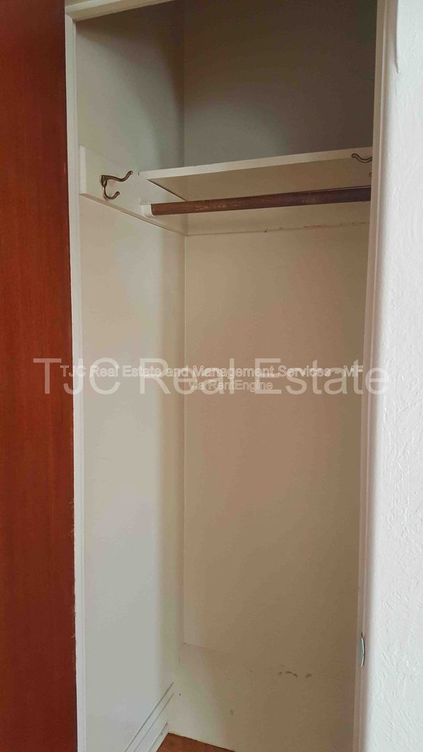 Building Photo - 1215 S Jackson St