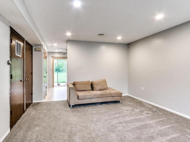 Building Photo - 201-203 Wellons Dr