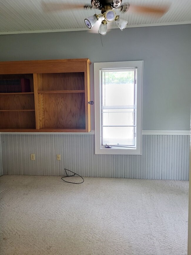Building Photo - Farm house in Mt Holly
