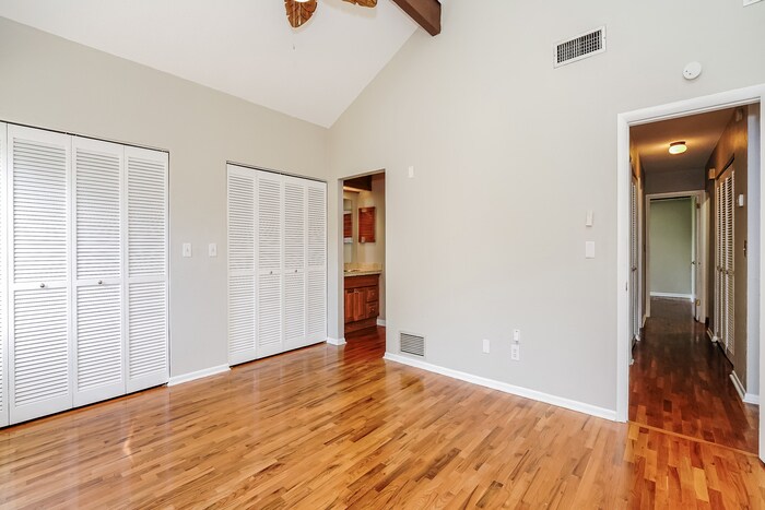 Building Photo - 55 Windrift Ct