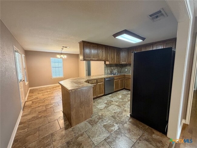 Building Photo - 127 Hillcrest Dr