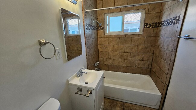 Building Photo - 3021 Carmona Ave