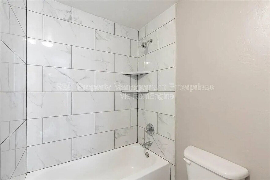 Building Photo - 3633 N Youngs Blvd