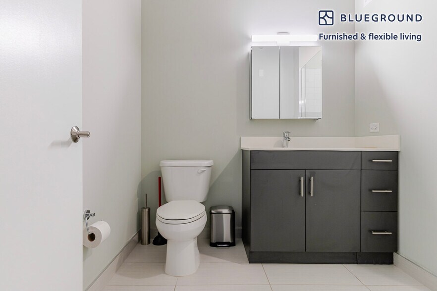 Building Photo - 60 E Randolph St