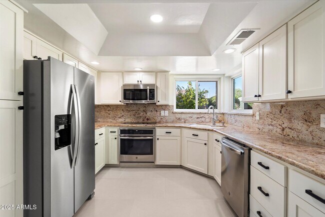 Building Photo - 8338 E San Rafael Dr