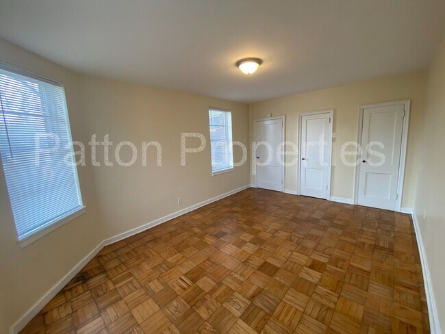 Building Photo - Five Points/ Wales Garden Condo