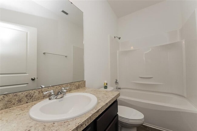 Building Photo - 214 Hidden Lk Lp