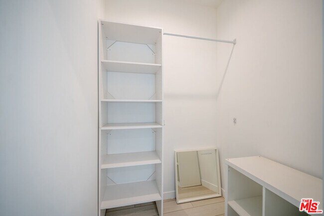 Building Photo - 246 N Dillon St