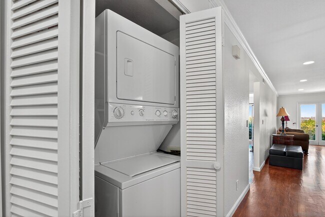 Building Photo - 4794 Arizona St