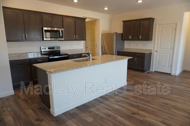 Building Photo - 675 N Crowned Dove Trail
