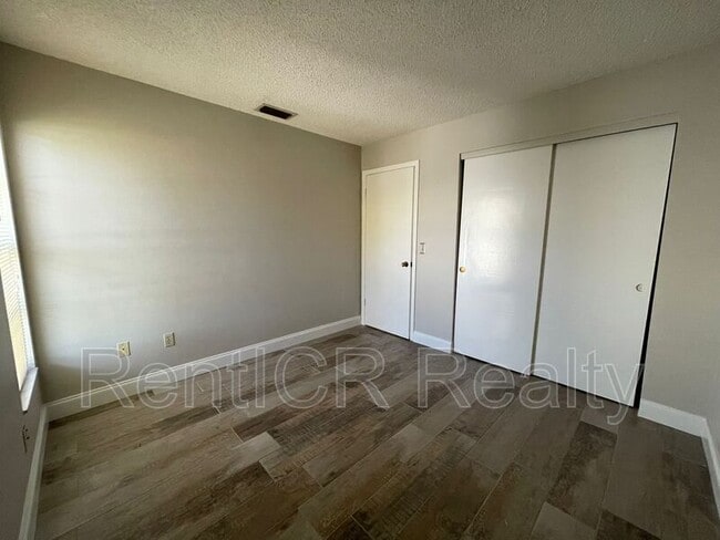 Building Photo - 1118 Greenlea Dr