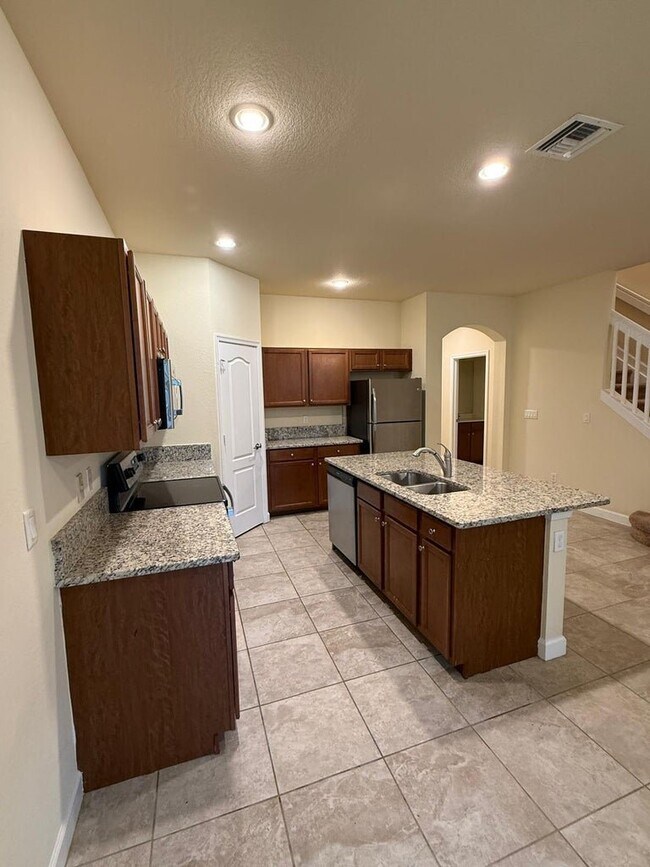 Building Photo - 5037 Ashley River Rd