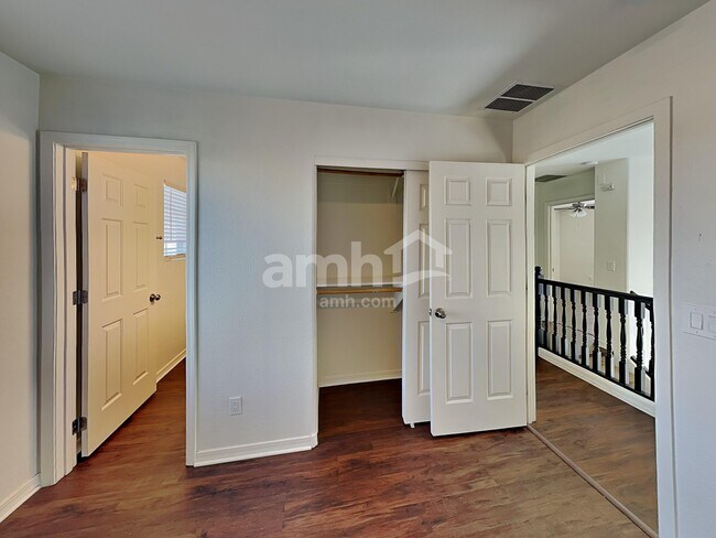 Building Photo - 138 E Calle Del Rondador