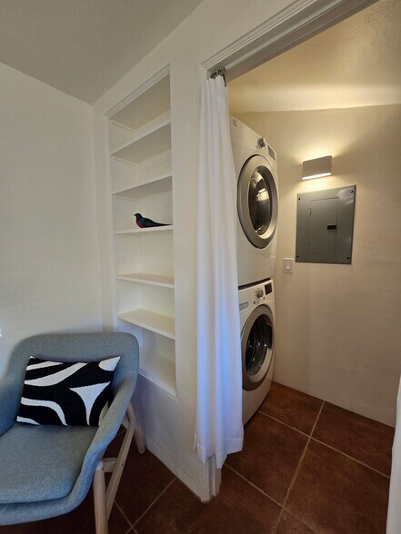 Building Photo - 619 N Jerrie Ave