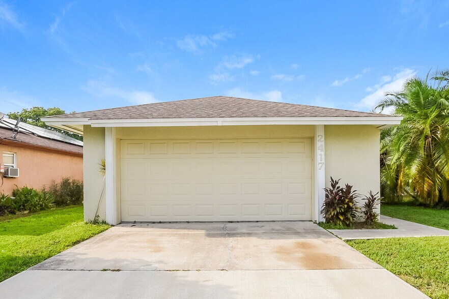 Primary Photo - 2417 Ginger Mill Blvd