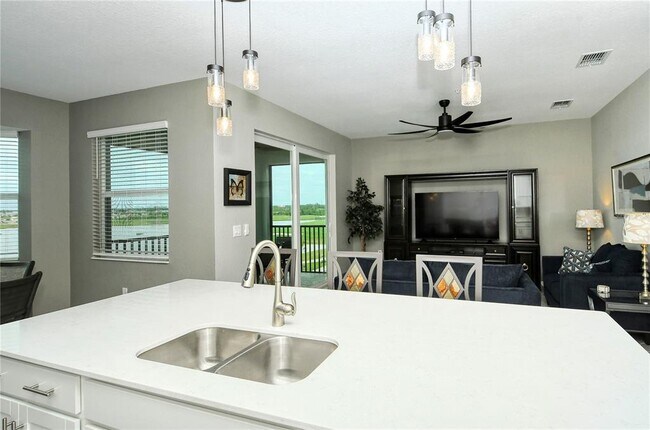 Building Photo - 12180 Wellen Golf St
