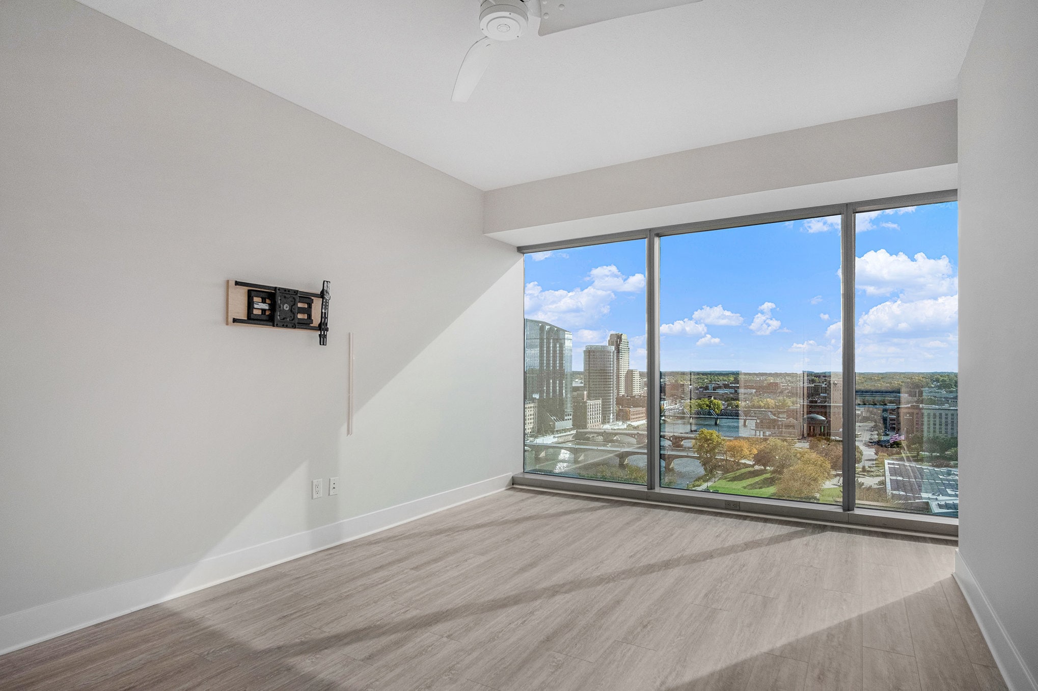 Building Photo - 335 Bridge St NW