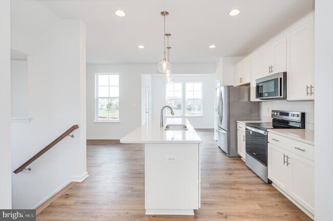 Building Photo - 301 Hillsdale Pl