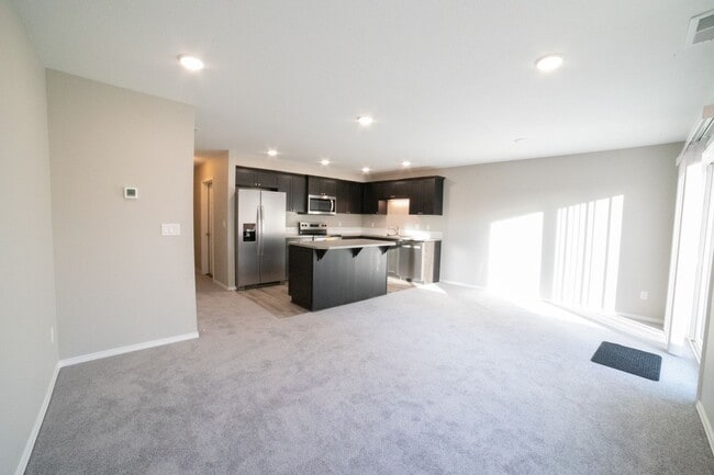 Building Photo - ALFOJ03