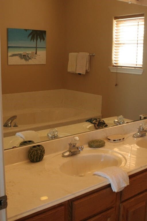 Building Photo - 3722 Laguna Dr