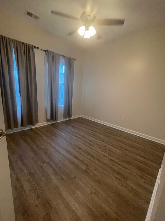 Building Photo - Beautiful home in Clearfield Oaks