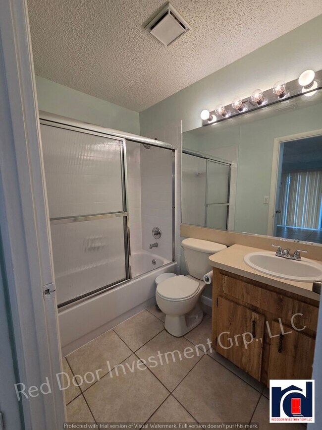 Building Photo - Stunning 2 Bedroom/2 Bath Quad in Quail Run
