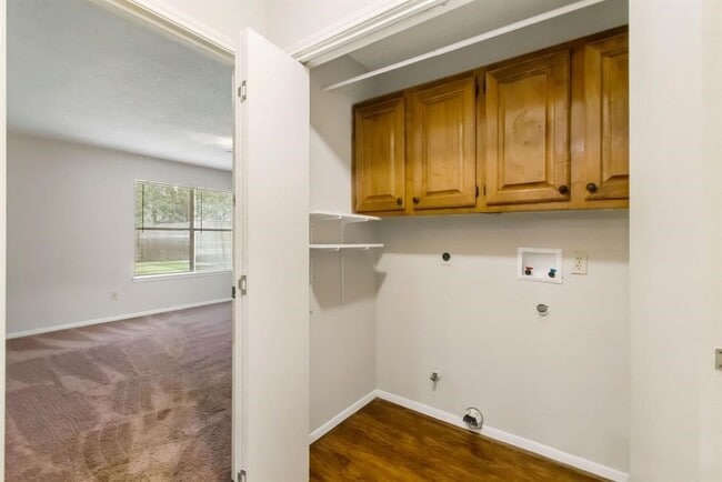 Building Photo - 2106 Rycroft Dr