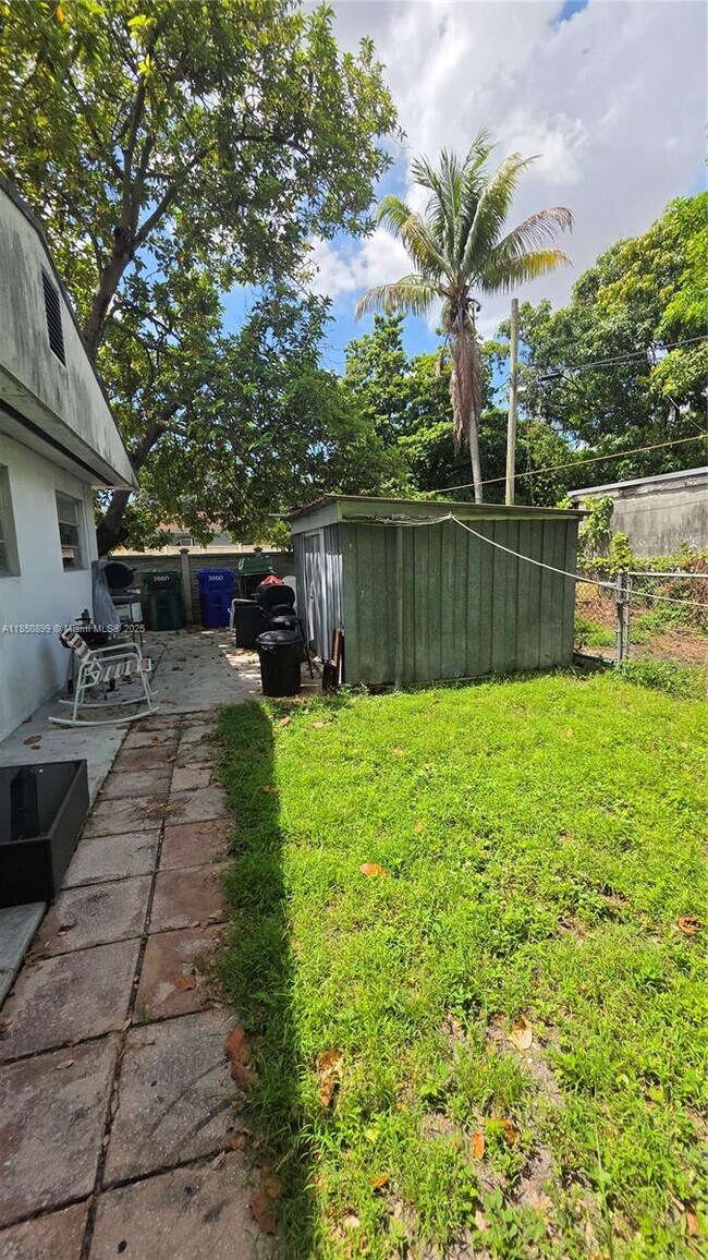 Building Photo - 2660 NW 23rd Ave