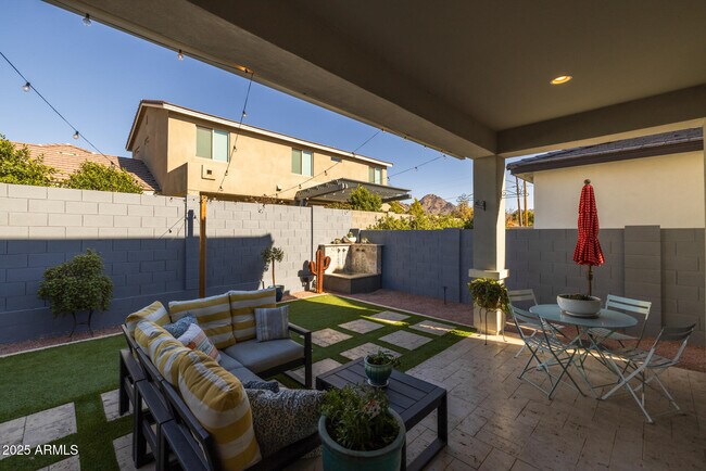 Building Photo - 1336 E Sierra Vis Dr