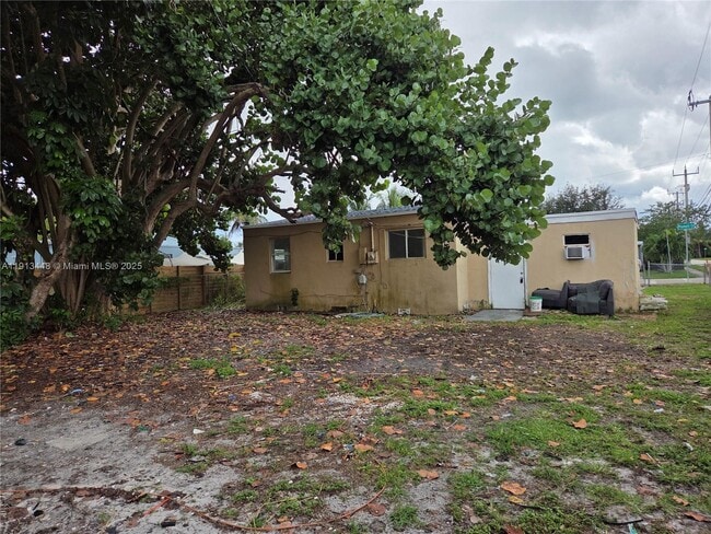 Building Photo - 2135 Plunkett Ct