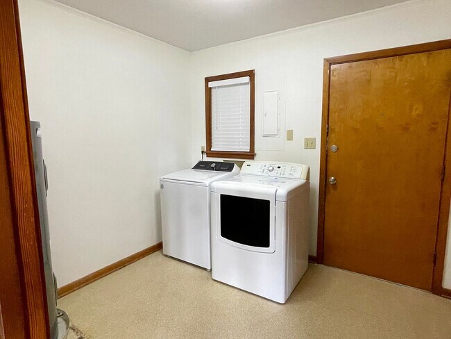 Building Photo - 4 bedroom home in the Heart of Oxford