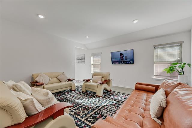 Building Photo - 627 Sweet Dream Wy