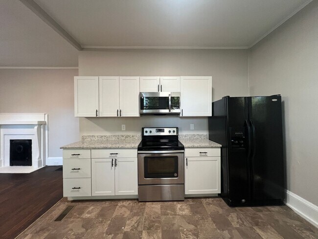 Building Photo - **MOVE-IN Special $500 off the 1st full month's rent with lease signed by 12/10/25**