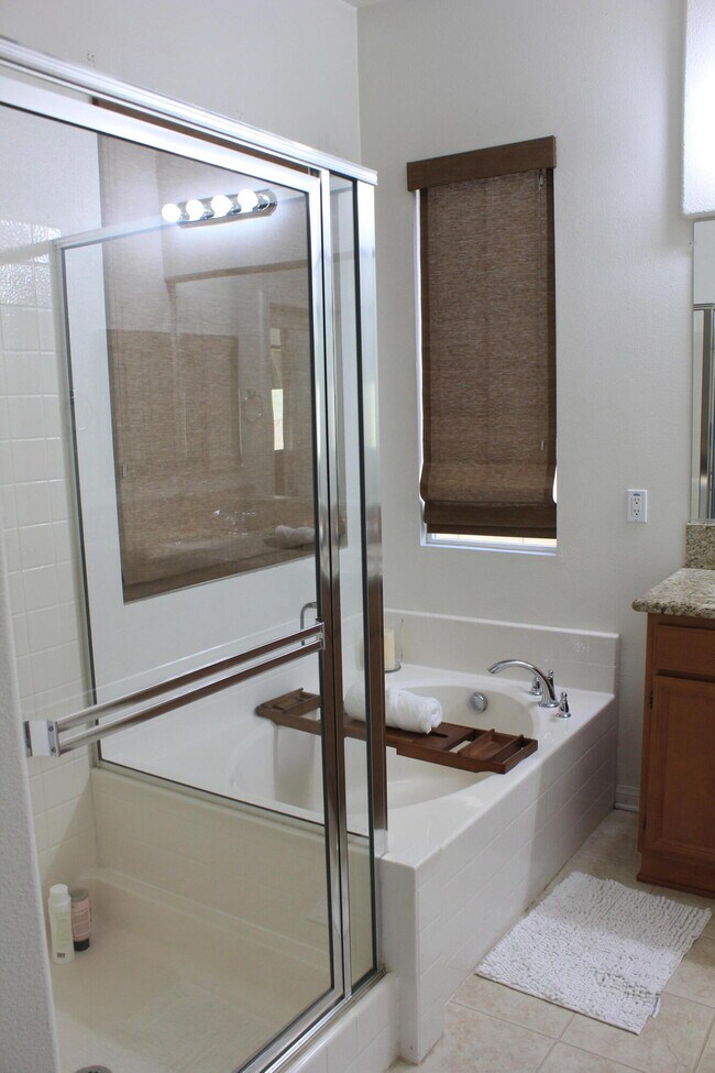 Building Photo - 84136 Olona Ct