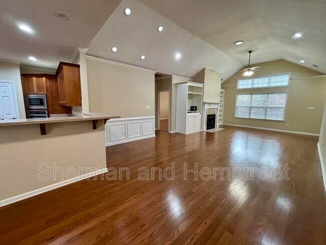 Building Photo - 2002 Amberley Dr