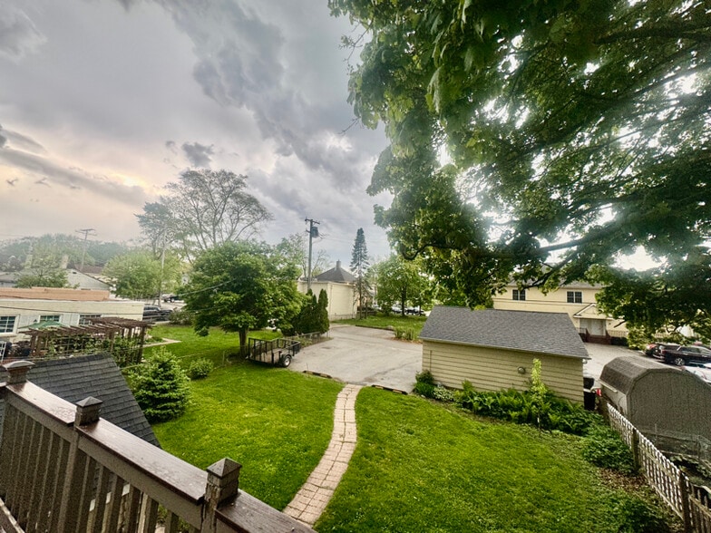 Building Photo - 622 Milwaukee St