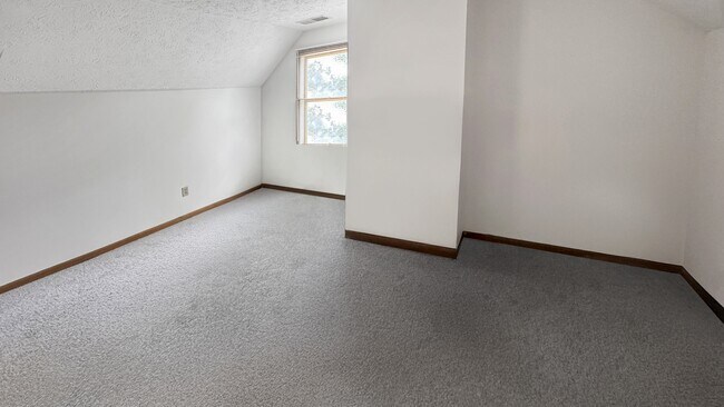 Building Photo - 3325 Claremont Ave