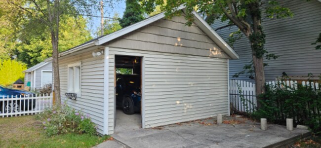 Building Photo - 812 Randolph St